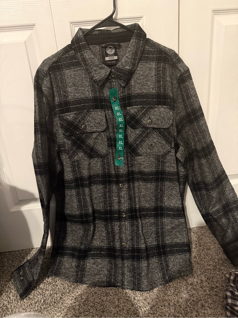 Men's Black & Gray Plaid Button-Down Shirt - Casual Chest Pockets